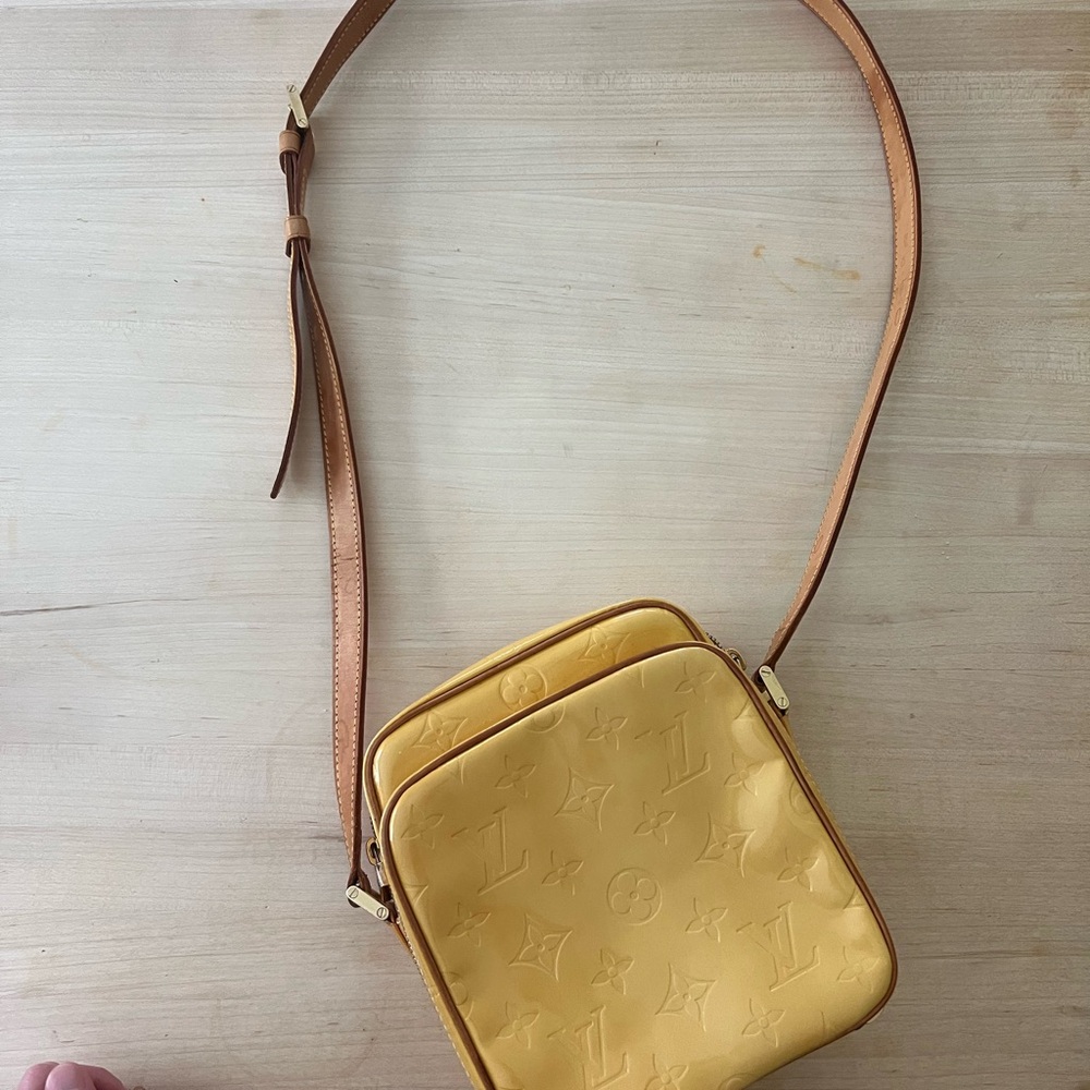 Louis Vuitton Crossbody Bag 🌻🌼💛